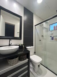 Casa completa con piscina, a 650m de la playa en Balneário Perequê.