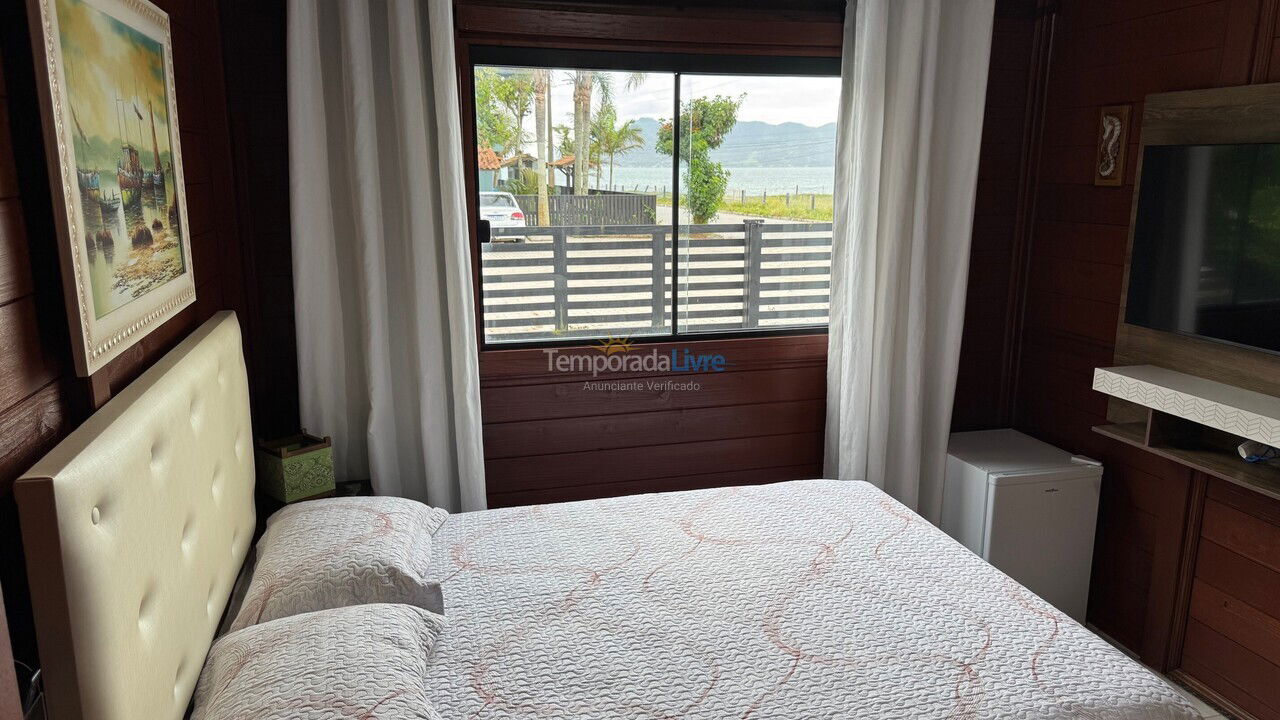 House for vacation rental in Palhoça (Praia do Sonho)