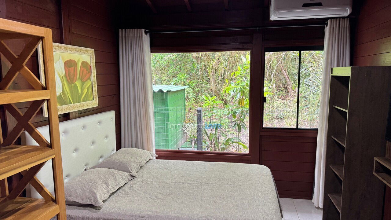 House for vacation rental in Palhoça (Praia do Sonho)