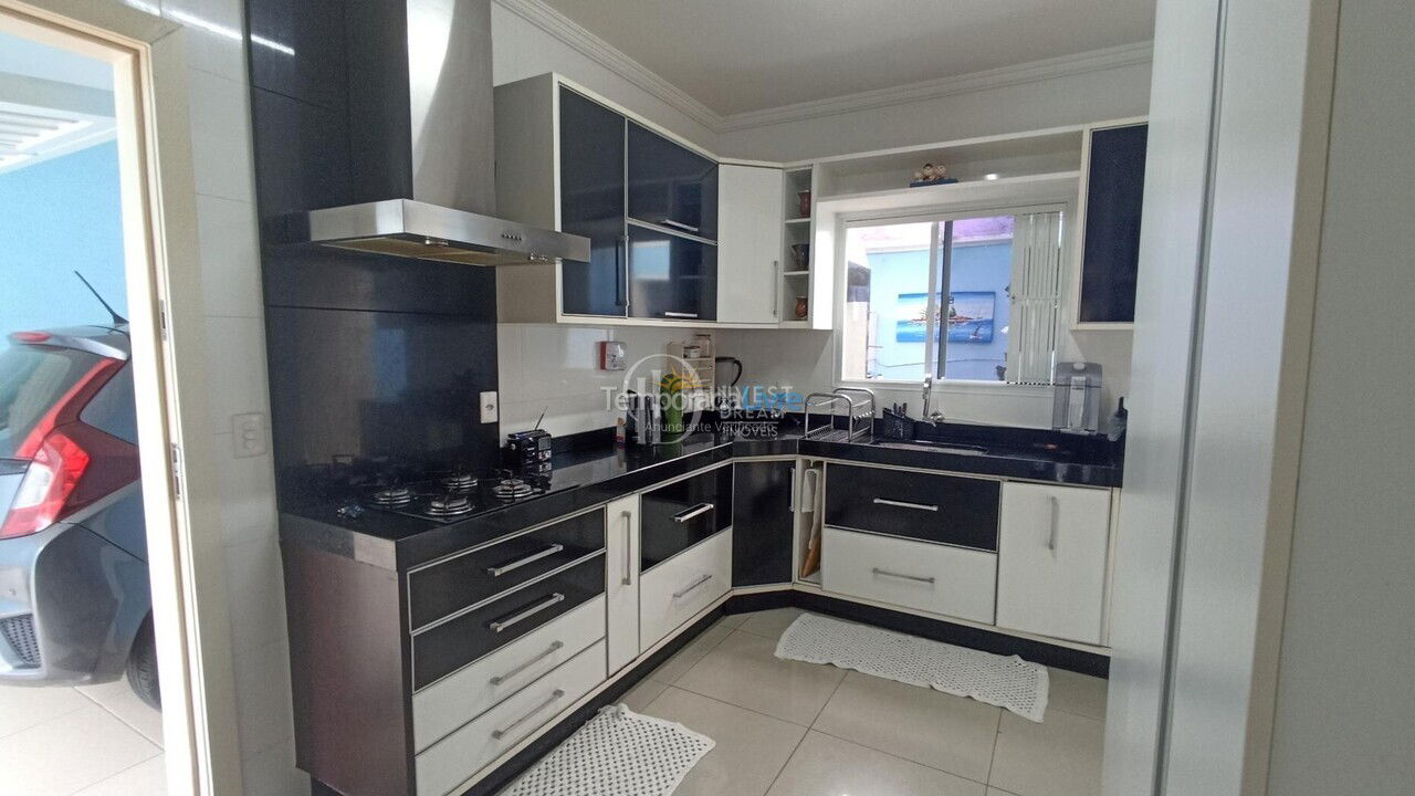 House for vacation rental in Itapema (Meia Praia)