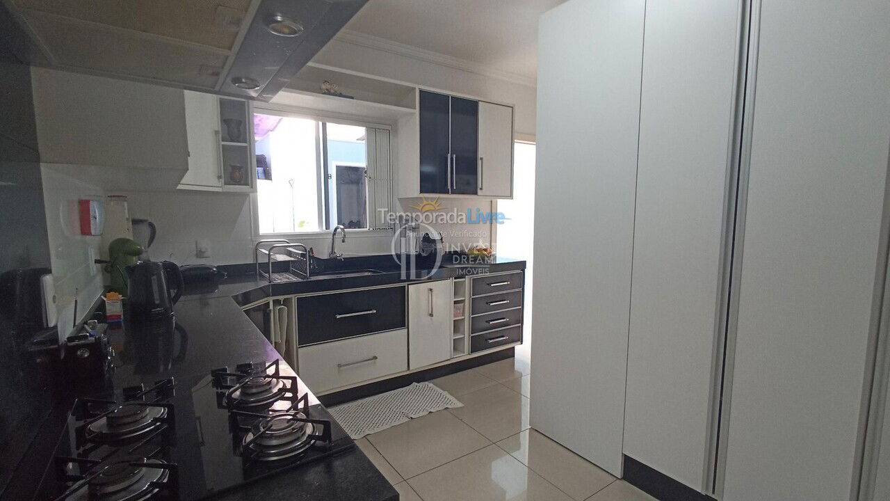 House for vacation rental in Itapema (Meia Praia)