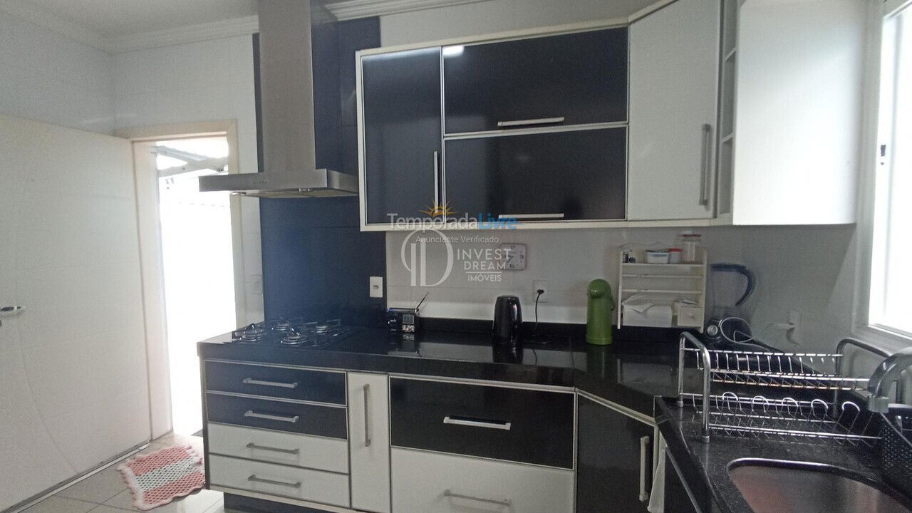 House for vacation rental in Itapema (Meia Praia)