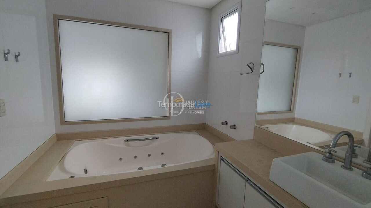 Apartment for vacation rental in Itapema (Meia Praia)