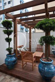 Furnished apartment accommodates up to