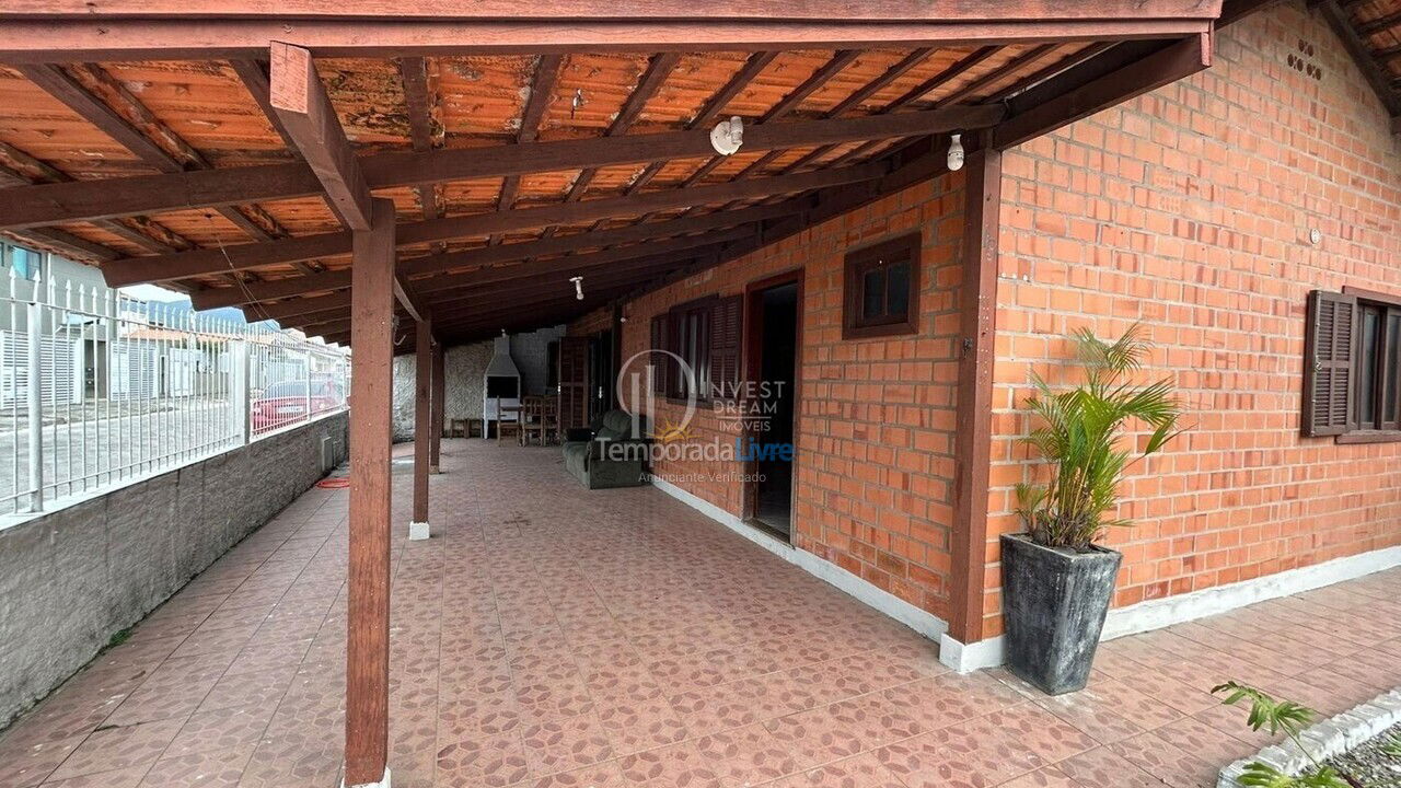 House for vacation rental in Itapema (Perequê)