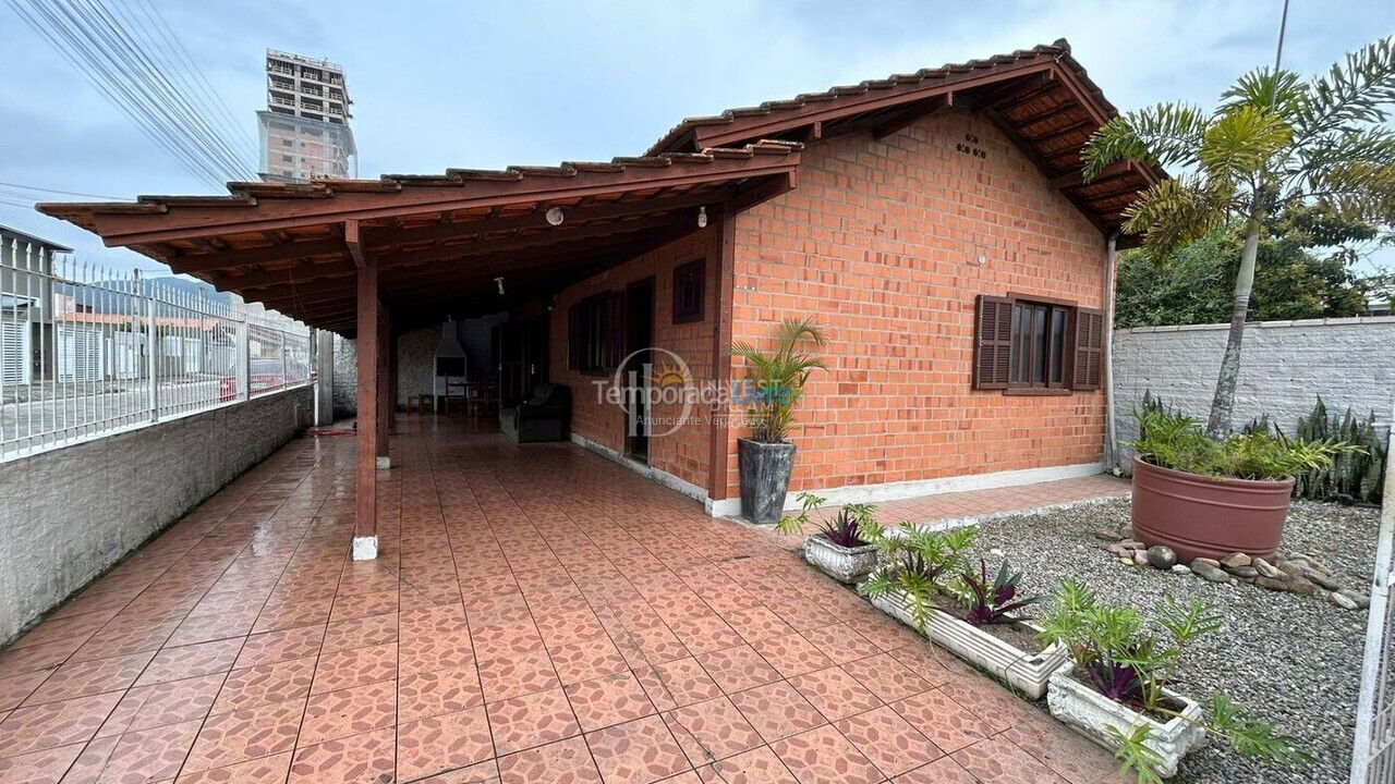 House for vacation rental in Itapema (Perequê)