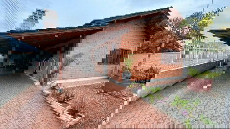 House in Perequê with 4 bedrooms