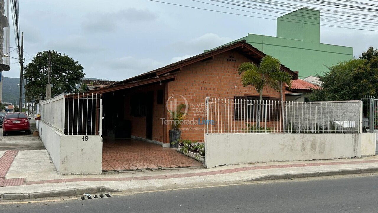 House for vacation rental in Itapema (Perequê)