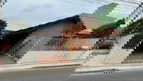 House in Perequê with 4 bedrooms