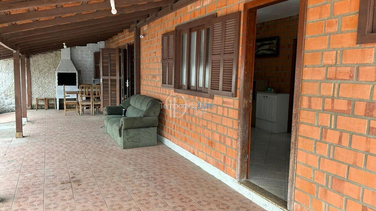House for vacation rental in Itapema (Perequê)