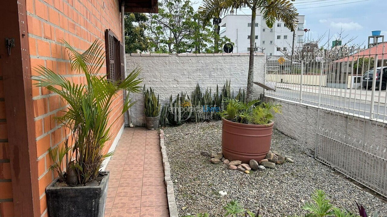 House for vacation rental in Itapema (Perequê)