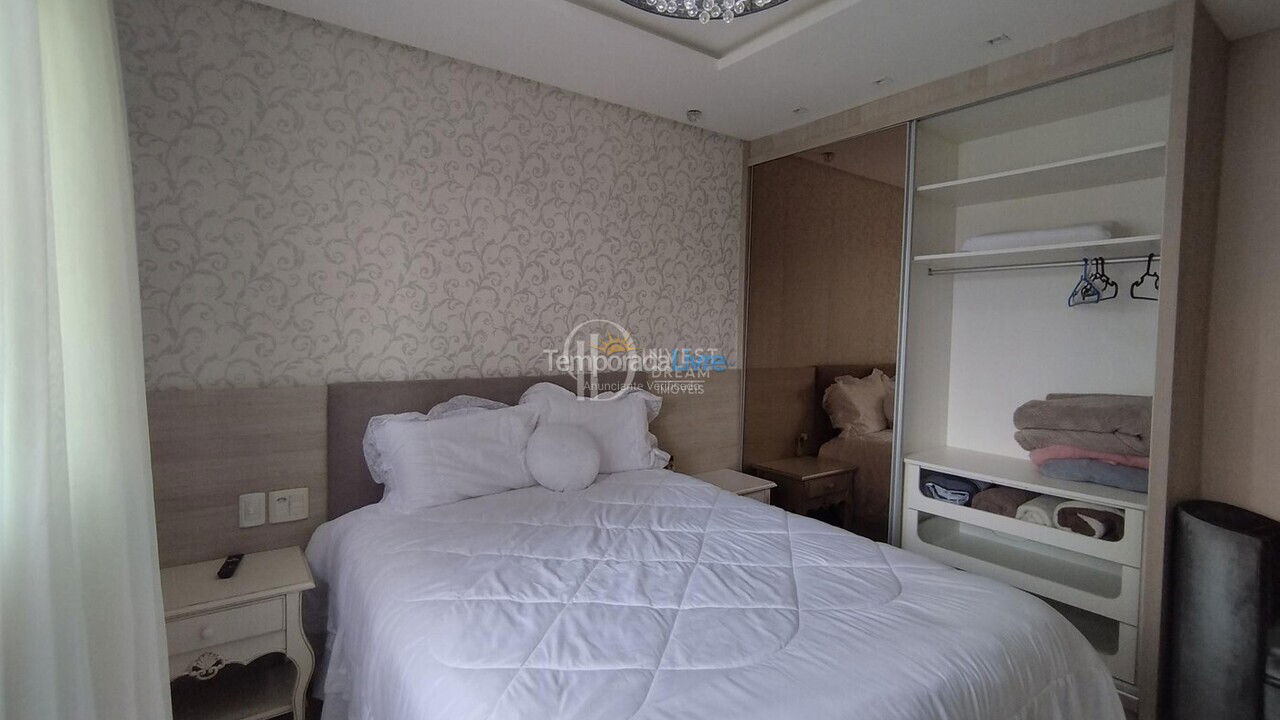 Apartamento para aluguel de temporada em Itapema (Meia Praia)