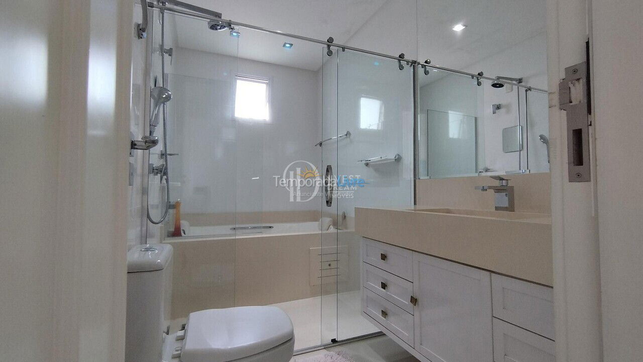 Apartamento para aluguel de temporada em Itapema (Meia Praia)