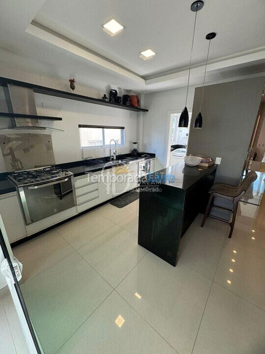 Apartment for vacation rental in Itapema (Meia Praia)