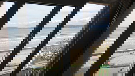 Apartamento frente a la playa para alquiler de temporada.