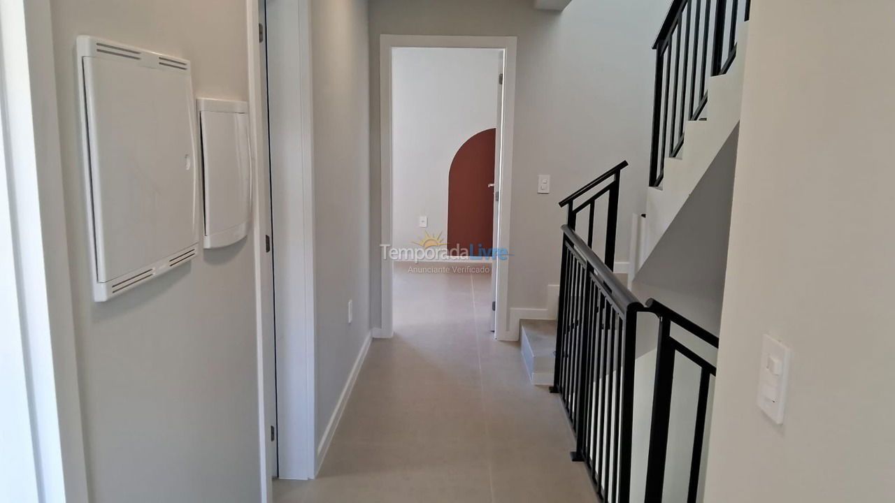 Casa para aluguel de temporada em Imbituba (Praia da Rosa)