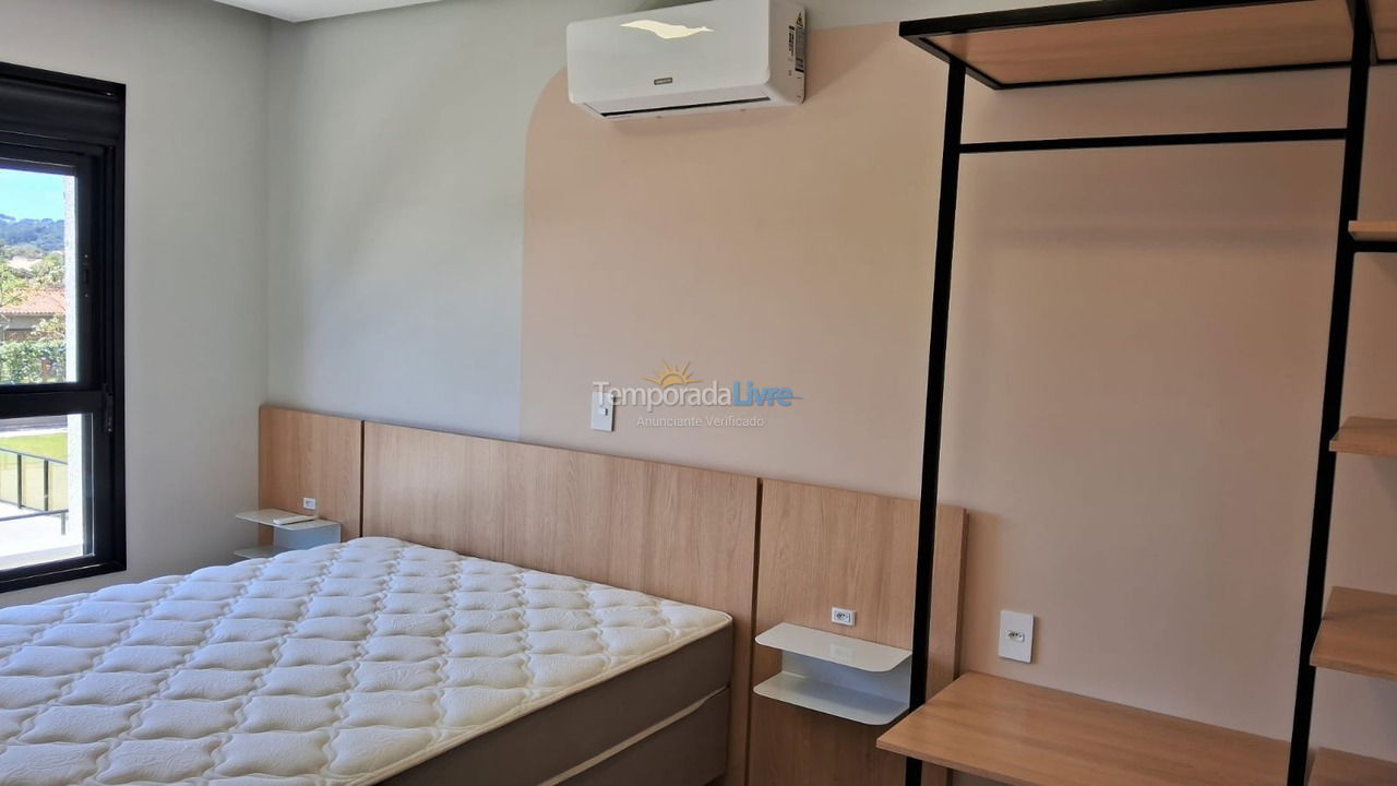 Casa para aluguel de temporada em Imbituba (Praia da Rosa)