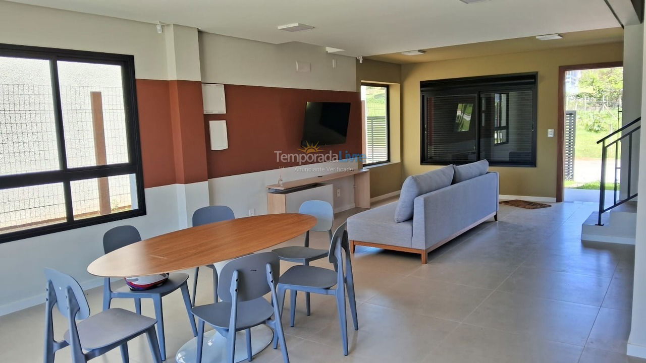 Casa para aluguel de temporada em Imbituba (Praia da Rosa)