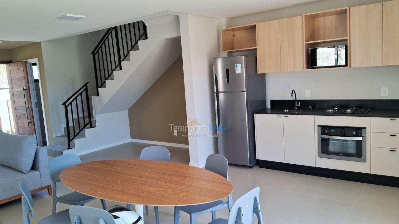 Casa para aluguel de temporada em Imbituba (Praia da Rosa)