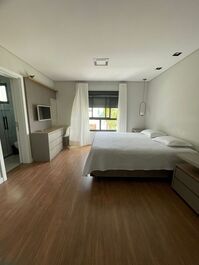 House for seasonal rental with 3 suites and barbecue.