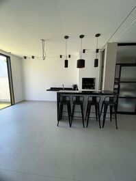 House for seasonal rental with 3 suites and barbecue.