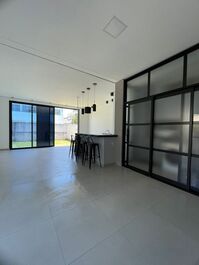 House for seasonal rental with 3 suites and barbecue.