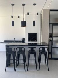 House for seasonal rental with 3 suites and barbecue.