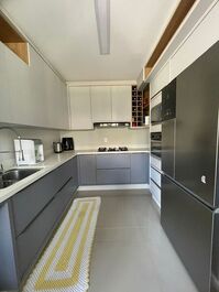 House for seasonal rental with 3 suites and barbecue.