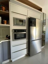 House for seasonal rental with 3 suites and barbecue.