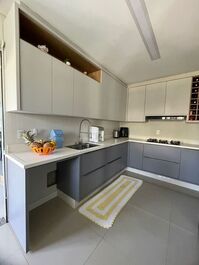 House for seasonal rental with 3 suites and barbecue.