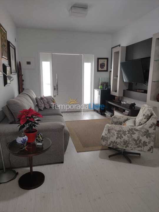 House for vacation rental in Bombinhas (Praia de Zimbros)