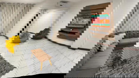 Apartamento todo reformado a 50 metros da praia