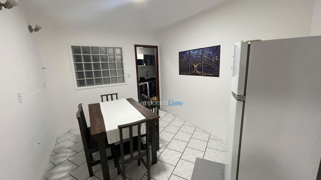 Apartamento para aluguel de temporada em Itapema (Canto da Praia)