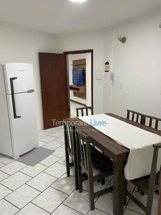 Apartamento para aluguel de temporada em Itapema (Canto da Praia)