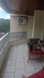 Apartamento todo reformado a 50 metros da praia