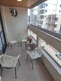 Linda varanda, de frente pra rua