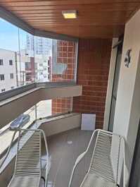 Varanda de frente pra rua