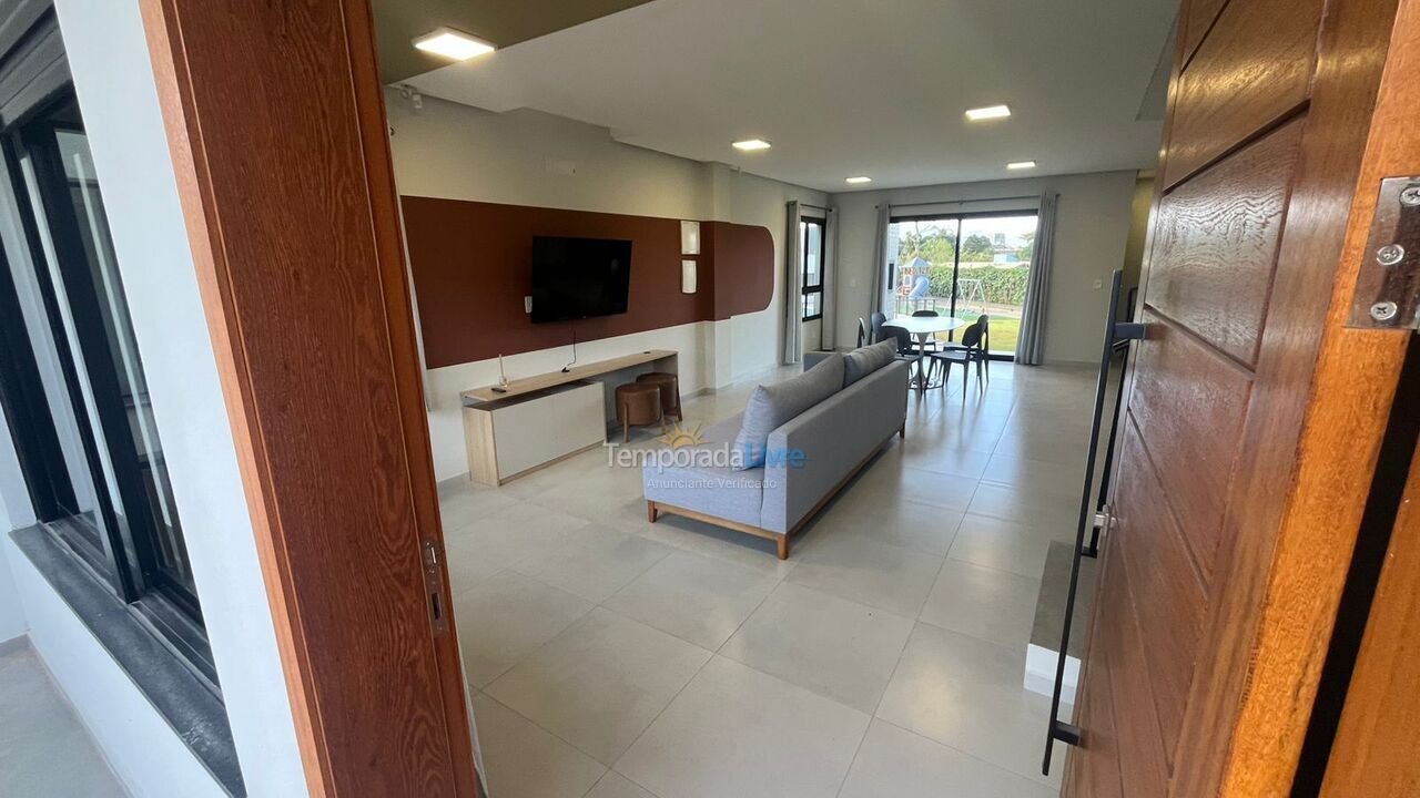 Casa para aluguel de temporada em Imbituba (Praia do Rosa)