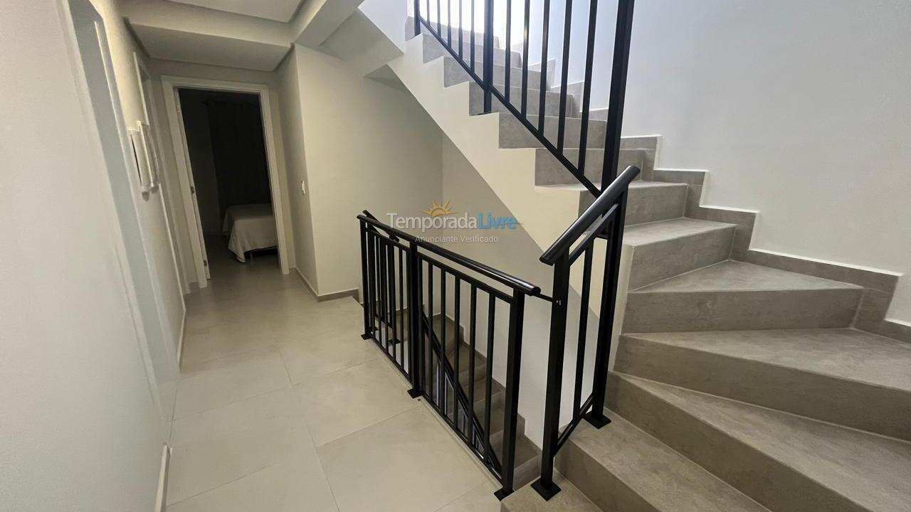 Casa para aluguel de temporada em Imbituba (Praia do Rosa)