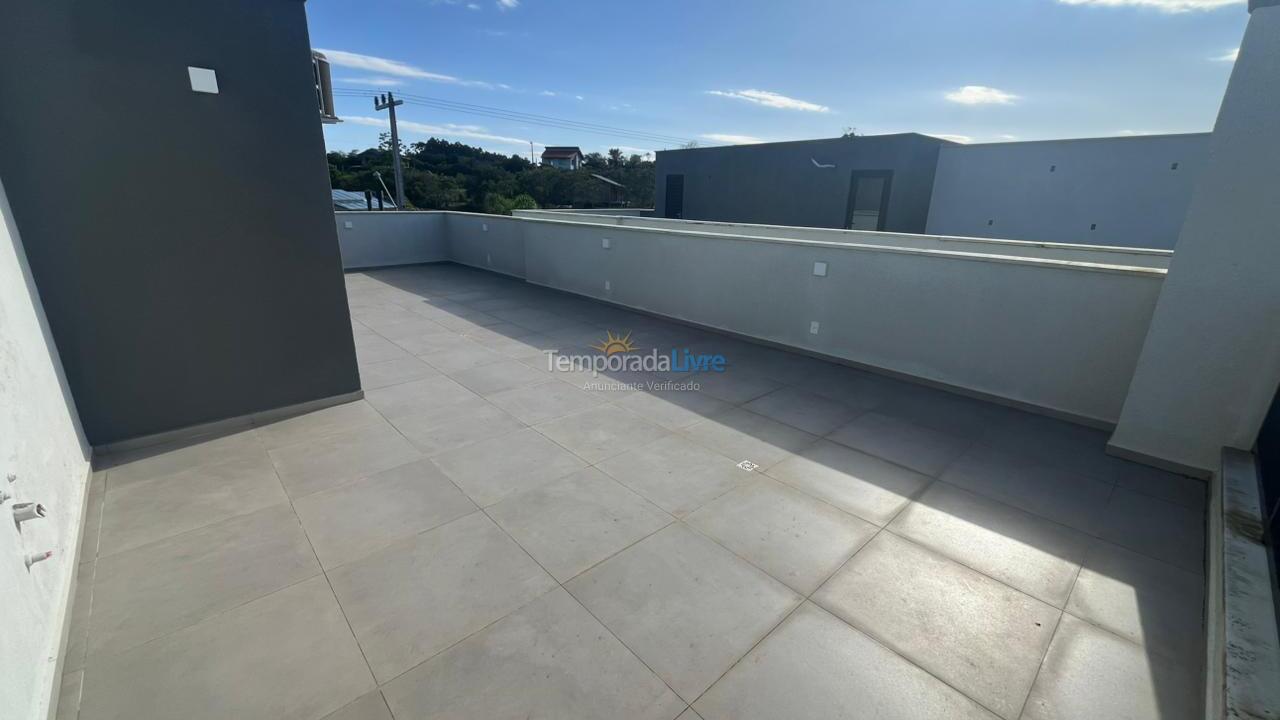 Casa para aluguel de temporada em Imbituba (Praia do Rosa)