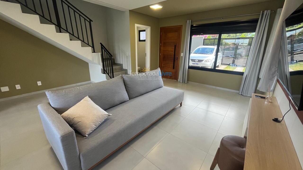 Casa para aluguel de temporada em Imbituba (Praia do Rosa)