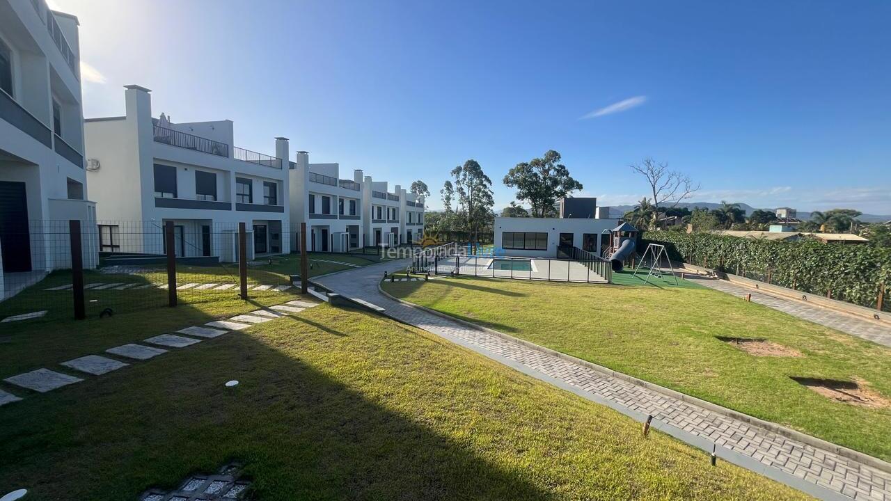 Casa para aluguel de temporada em Imbituba (Praia do Rosa)