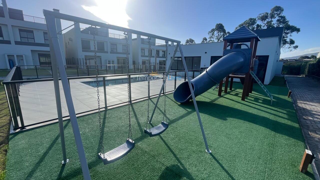 Casa para aluguel de temporada em Imbituba (Praia do Rosa)