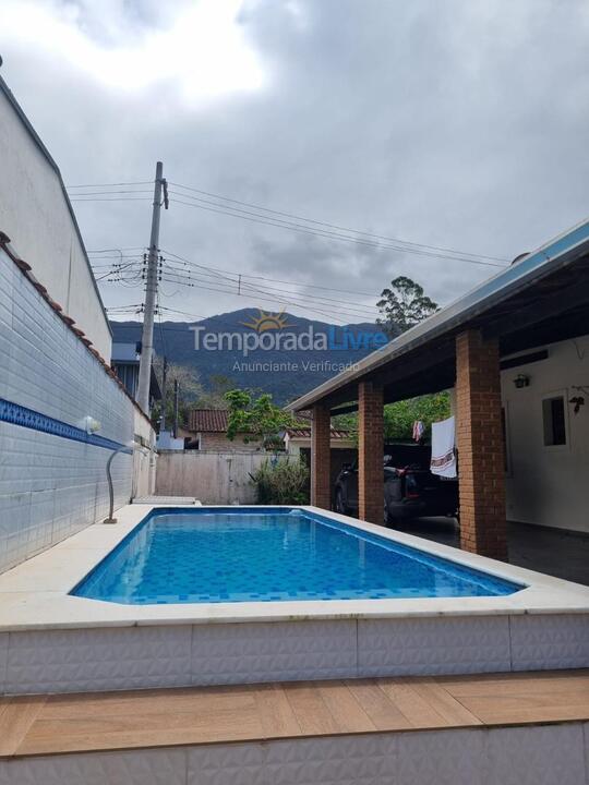 Casa para aluguel de temporada em Caraguatatuba (Massaguaçu)