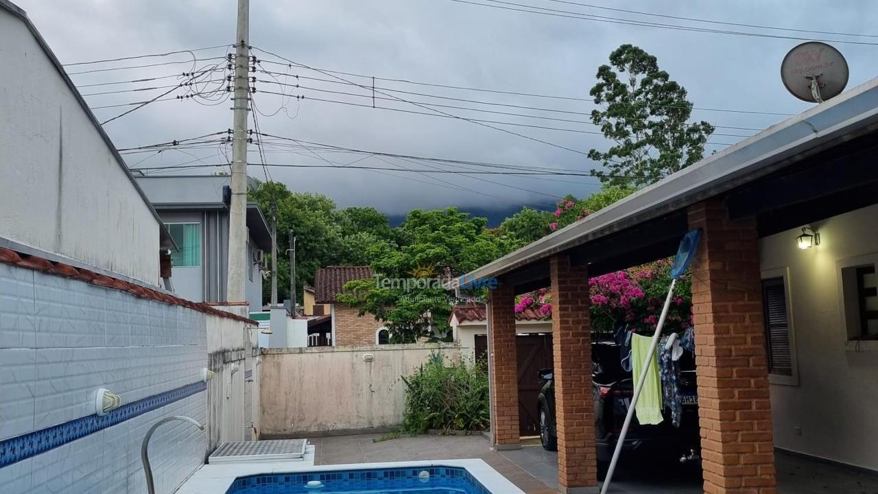 Casa para aluguel de temporada em Caraguatatuba (Massaguaçu)
