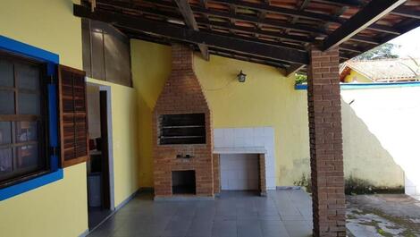 Casa bem ótima localização, situada entre o mar e as montanhas