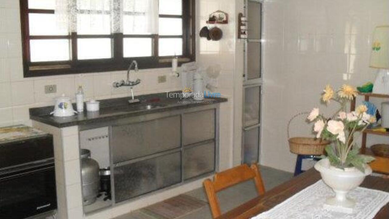 Casa para aluguel de temporada em Caraguatatuba (Massaguaçu)