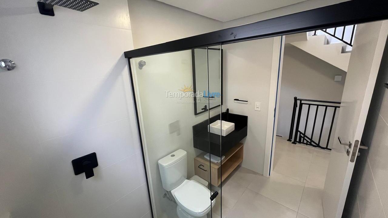 Casa para aluguel de temporada em Imbituba (Praia do Rosa)