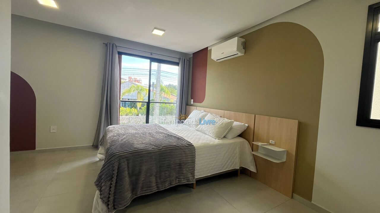 Casa para aluguel de temporada em Imbituba (Praia do Rosa)