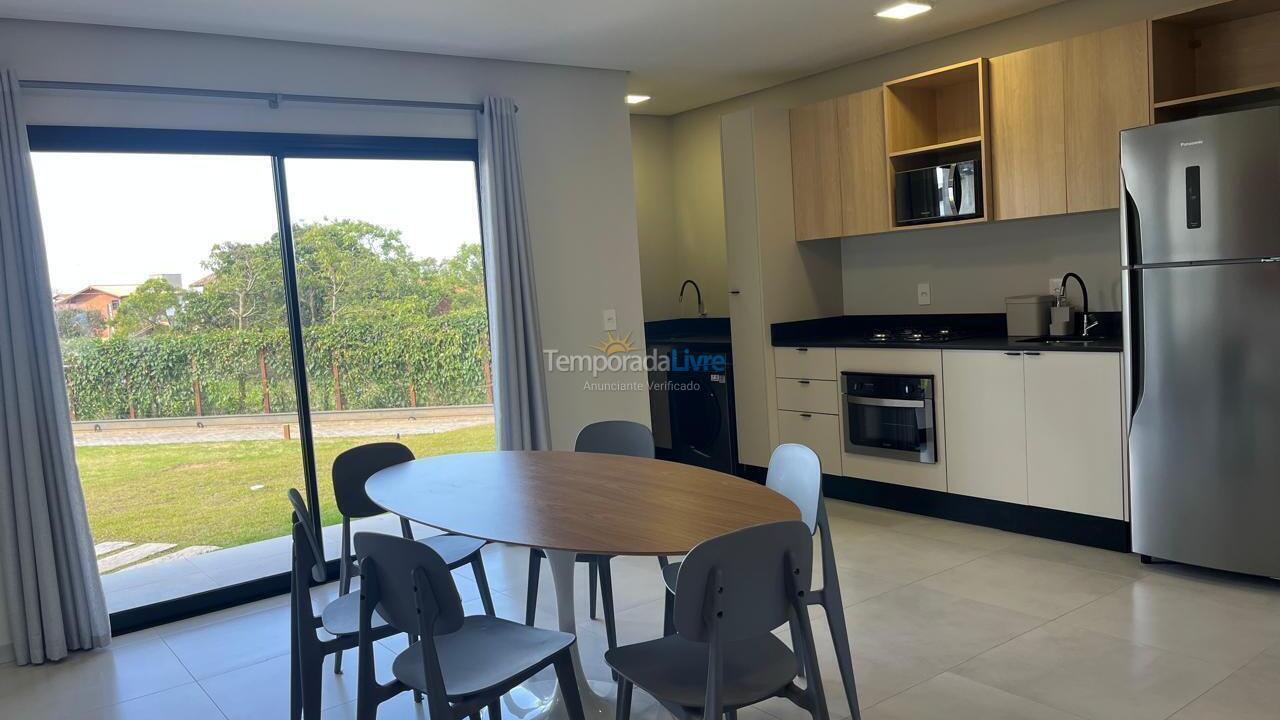 Casa para aluguel de temporada em Imbituba (Praia do Rosa)